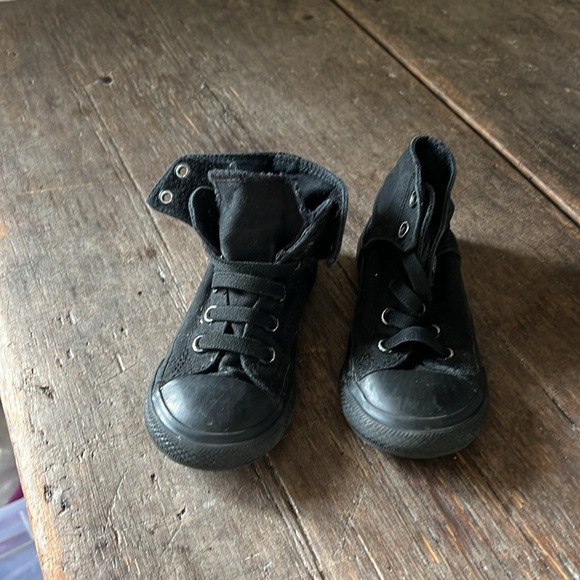 Converse black toddler 8 Velcro slip on high tops - Picture 2 of 5